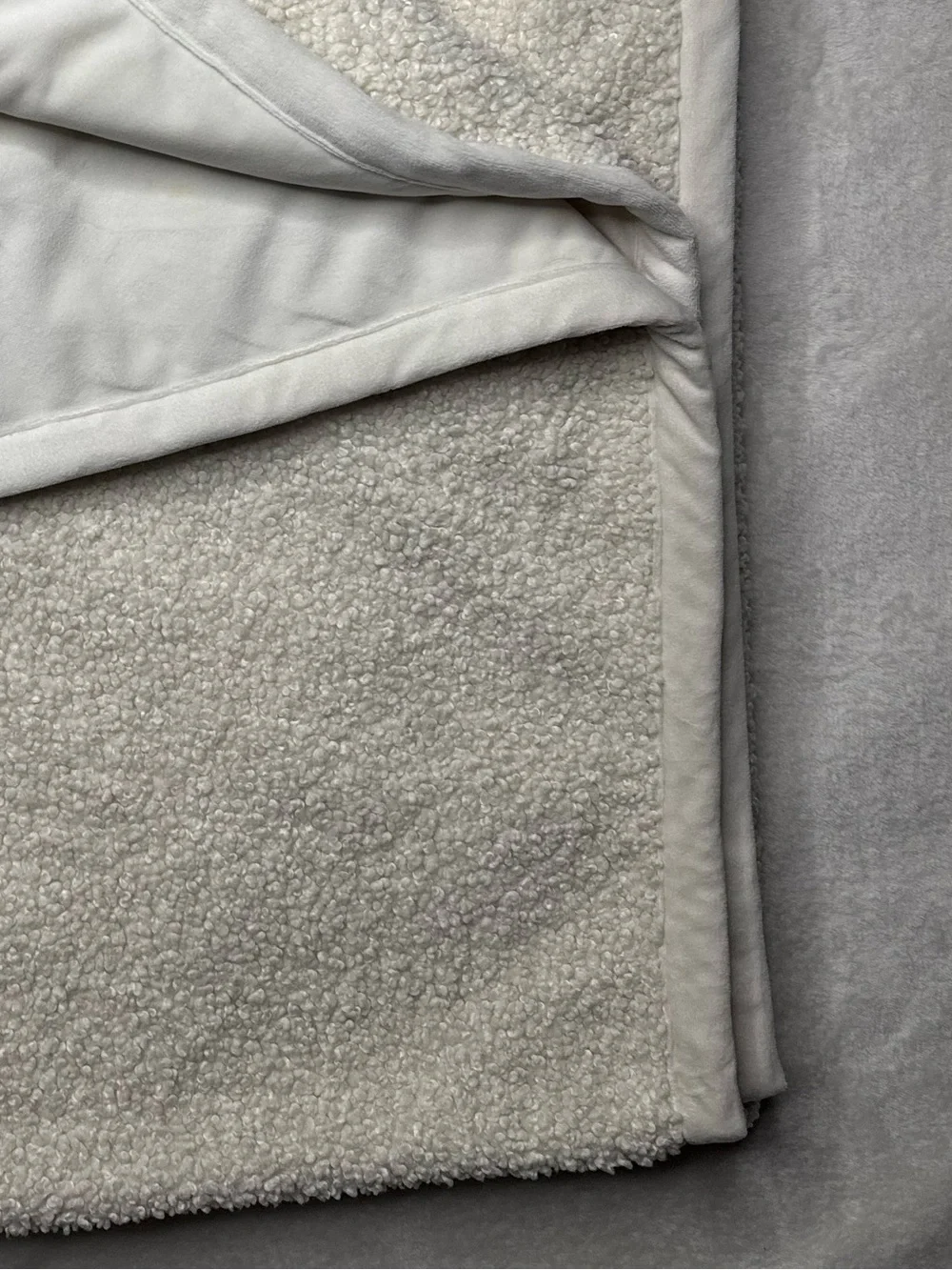 Pottery Barn Cozy Teddy Faux Fur Throw White Sherpa Soft Creamy White 60 x 80”